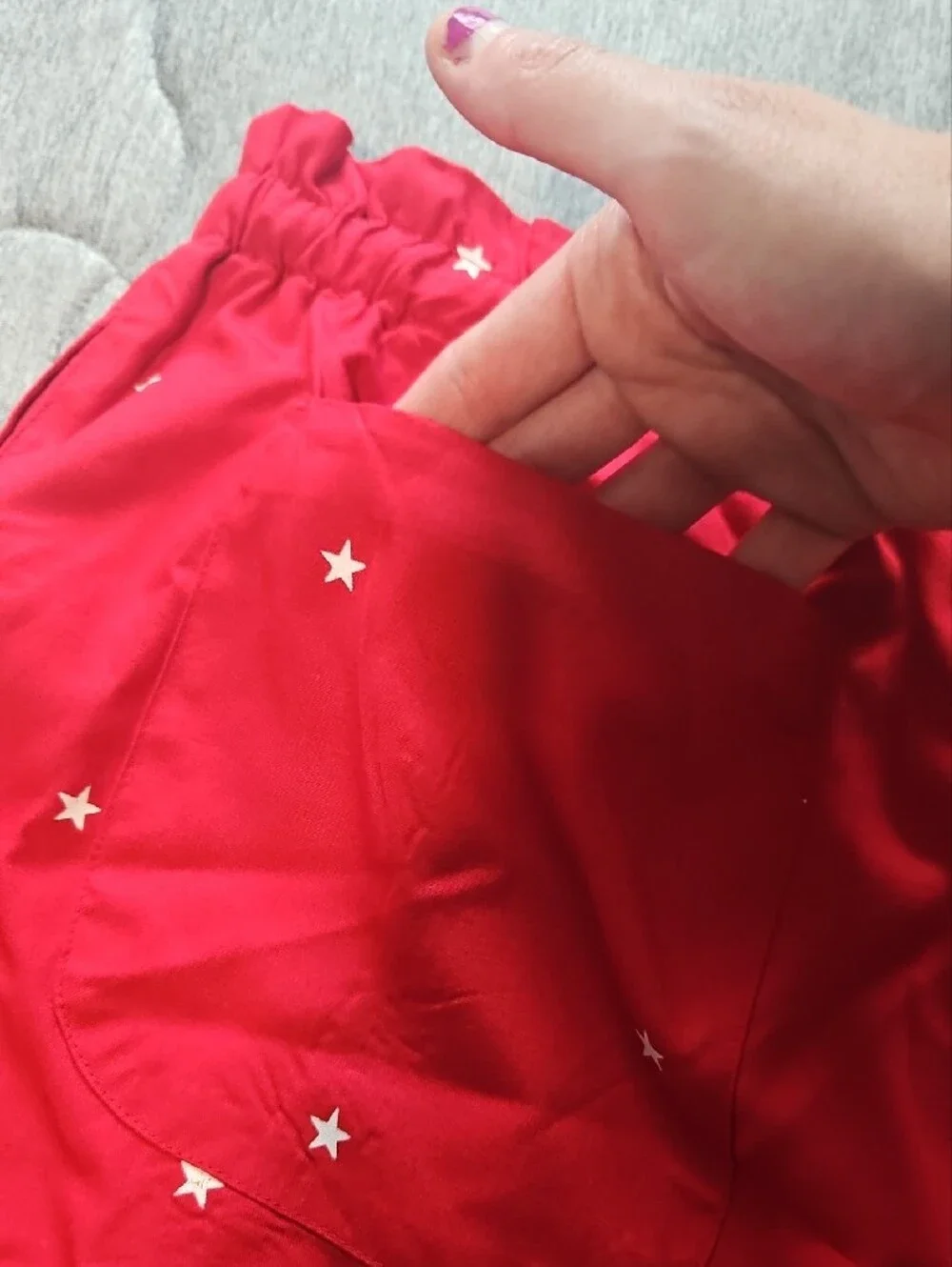 Tommy Hilfiger Red Star-Print Women's Shorts - Picture 7 of 8